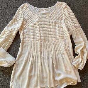 Lovely Sundance Pleated tunic